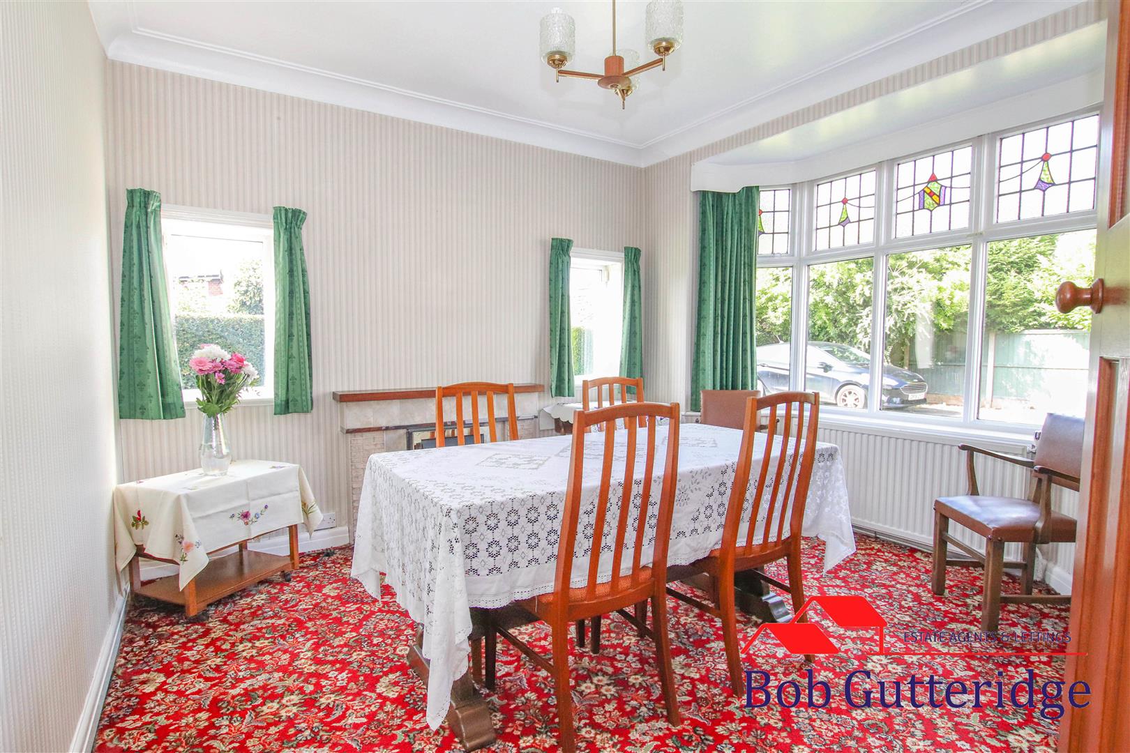 BAY FRONTED DINING ROOM